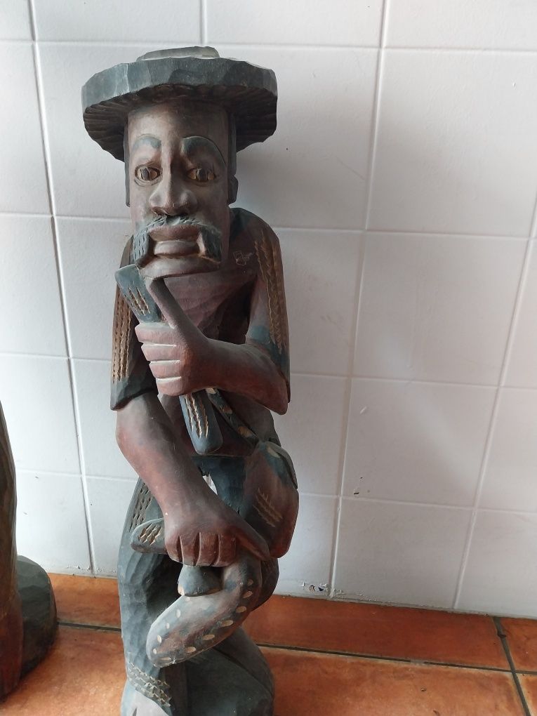 Duas Figuras africanas em madeira