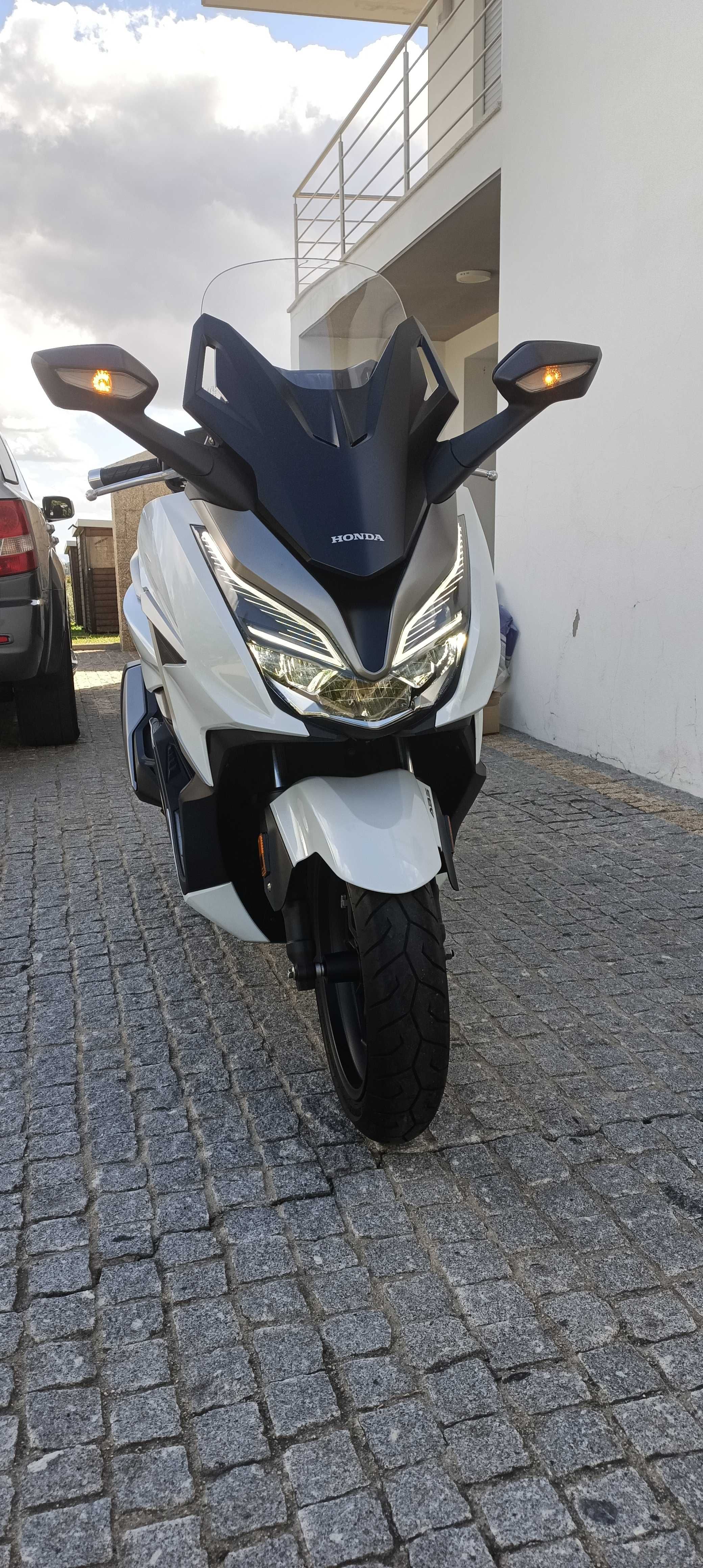 Honda forza 350  só 9800klm rigorosamente nova