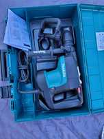 Młot Makita HR4001c