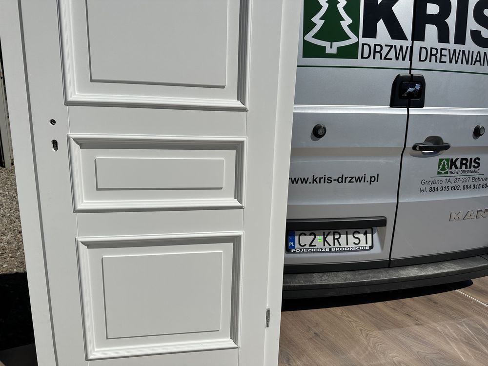 Drzwi drewniane sosnowe 900 OfertBiałe z listewką retro Cały Kraj i UE