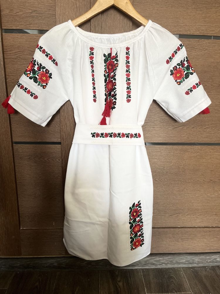 вишиванка-сукня для дівчинки , на 5-6 клас , стан як нова