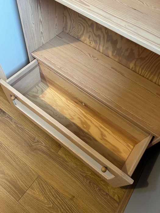 Regał drewniany - półki i szuflada