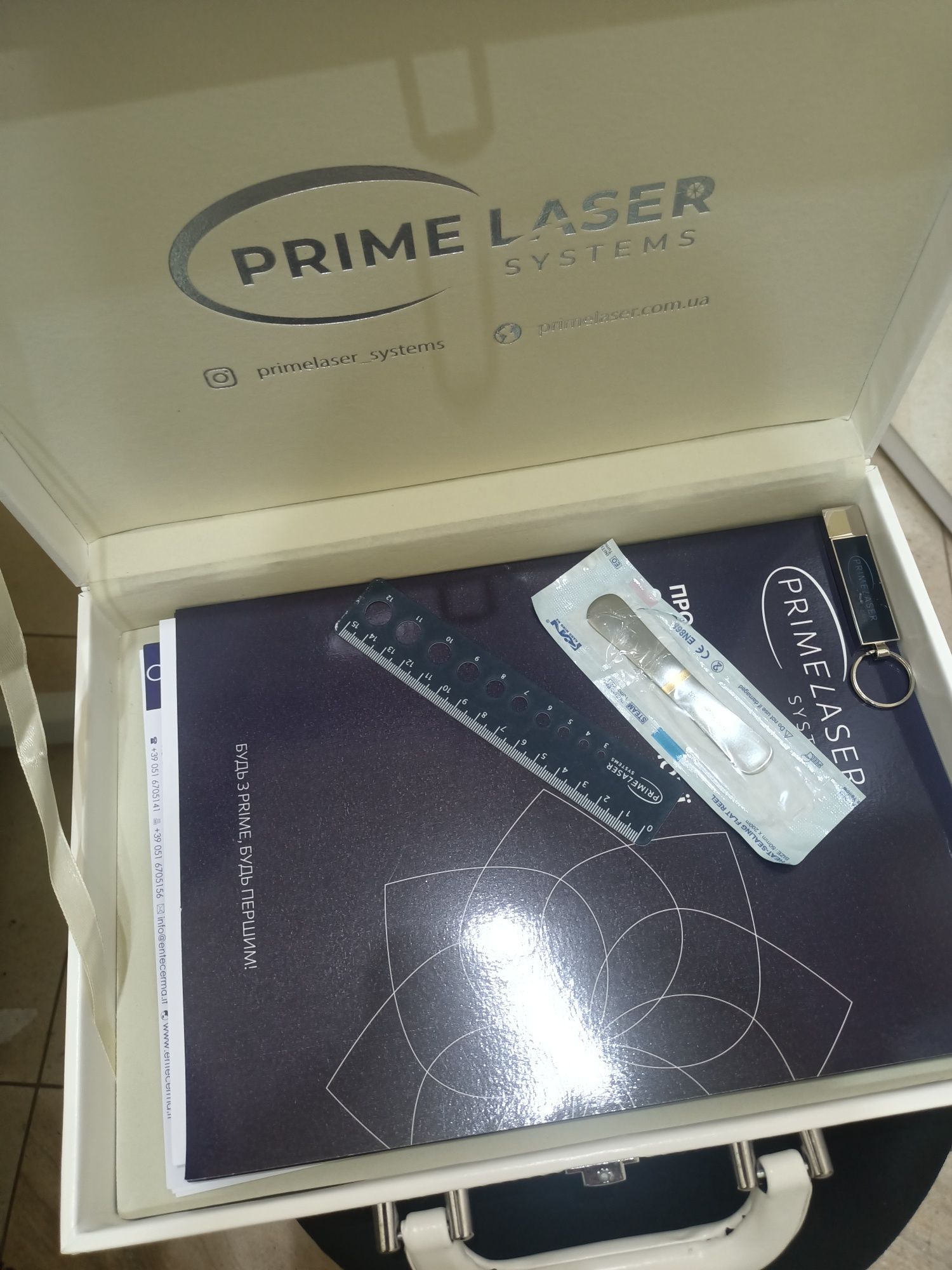 Laser do usuwania tatuażu i makijażu permanentnego Double Plus Pro.