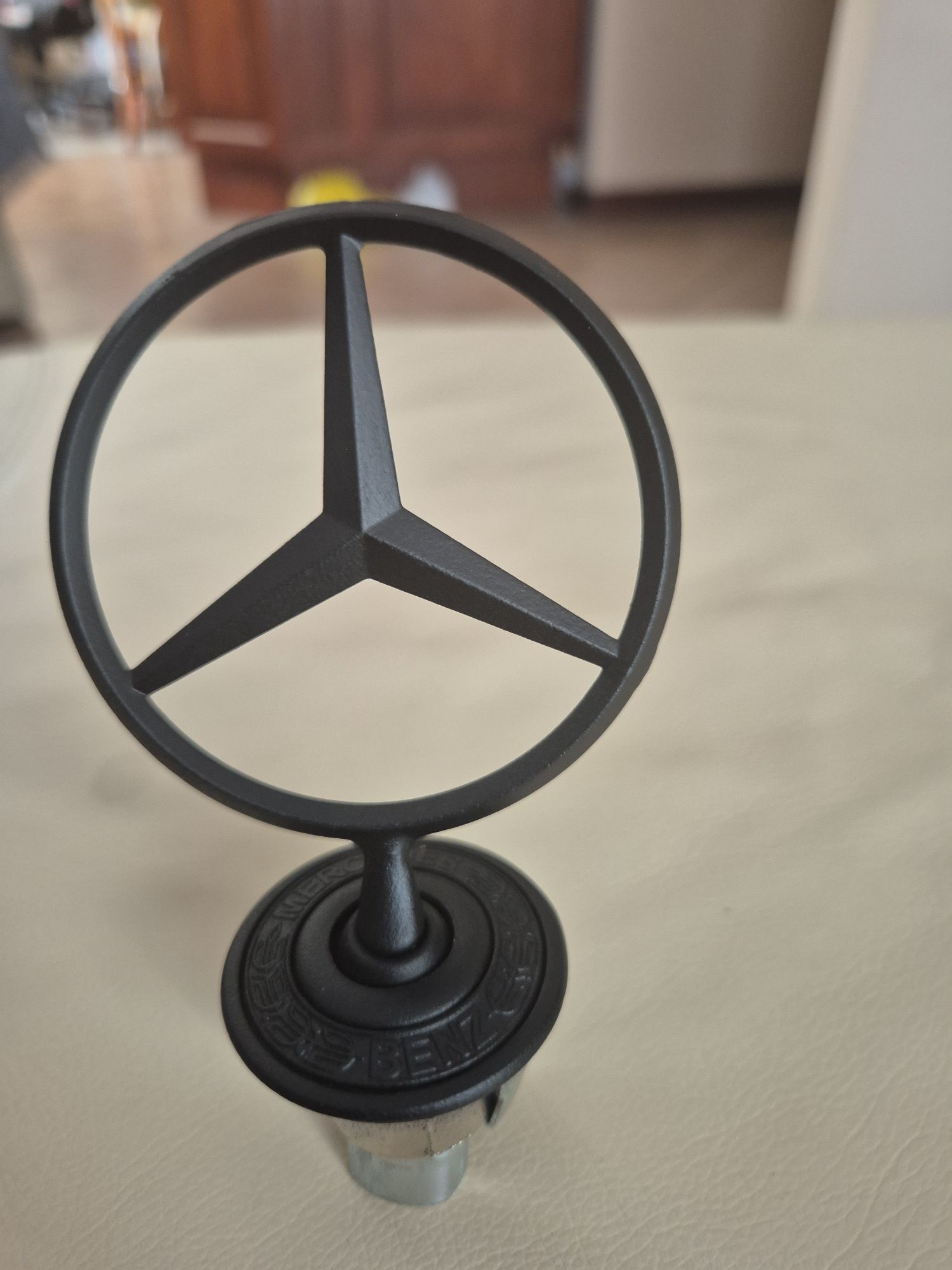 Emblemat logo celownik do Mercedesa modele E,C.S czarny mat