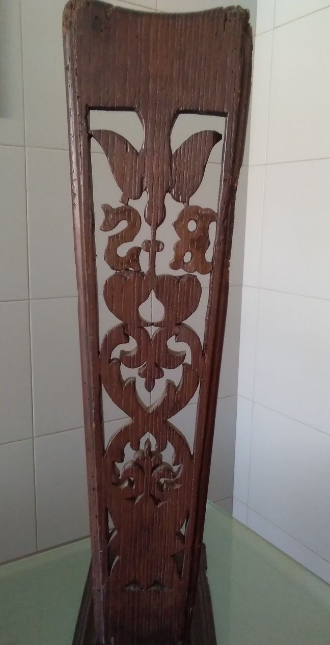 Espedaladouro. Com monograma .