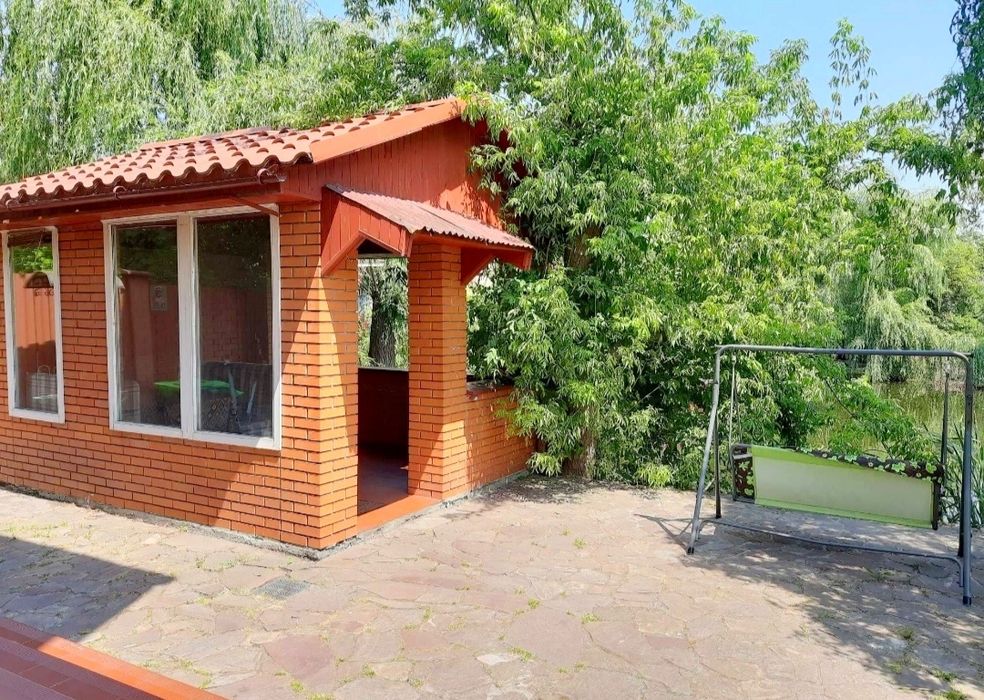 615 Будинок біля Дніпра подобово з озером