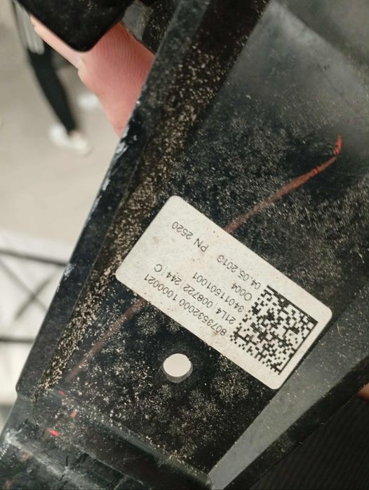 Zdrzeak atrapa chłodnicy grill samochodu Mercedes-Benz GLC