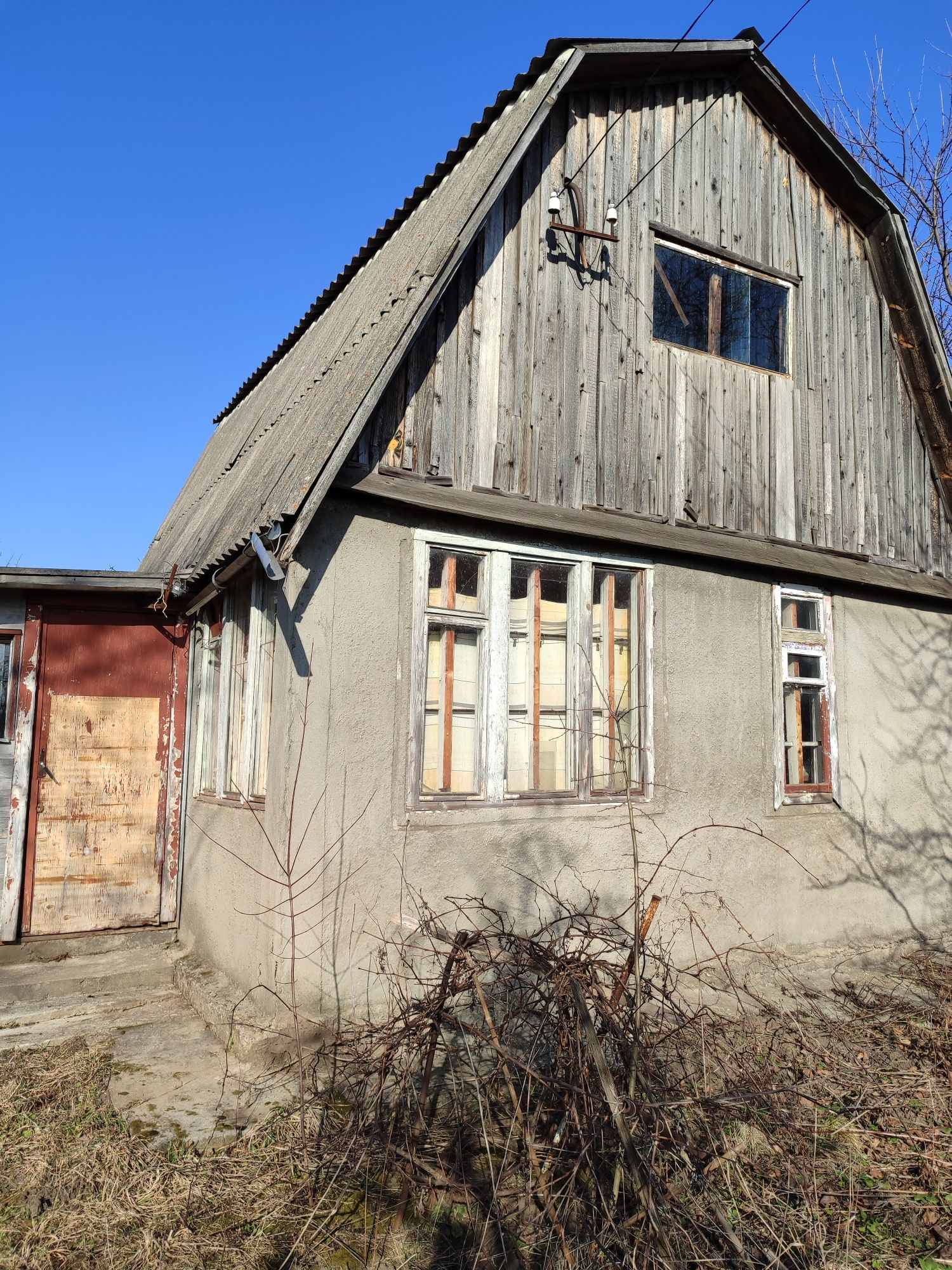 Земельна ділянка  та дачний будиночок
