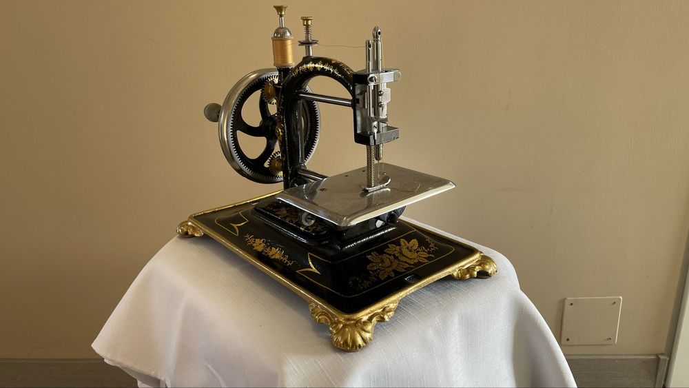 „Original Express”, zabytkowa maszyna do szycia (ok.1880r.)