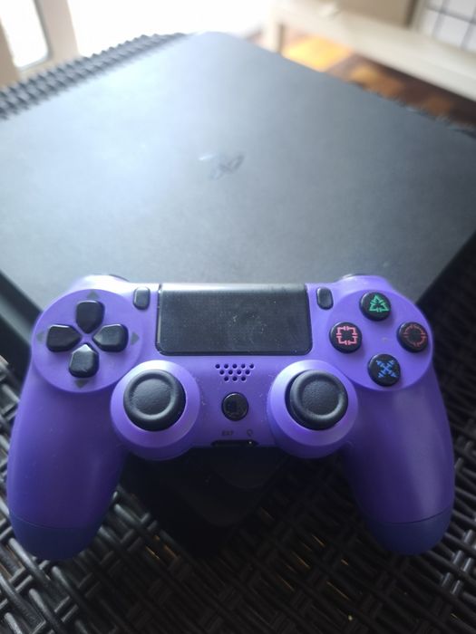 PS4 SLIM - 1TB + cabos e comando