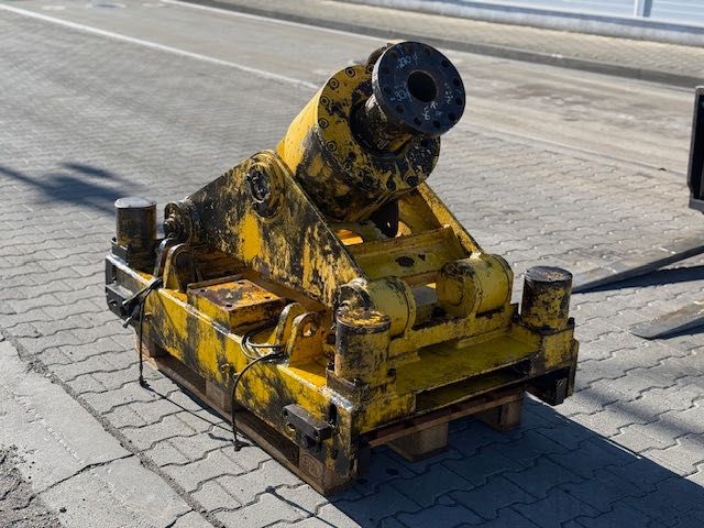 wózek z głowica obrotową mechaniczna do wciskania pali