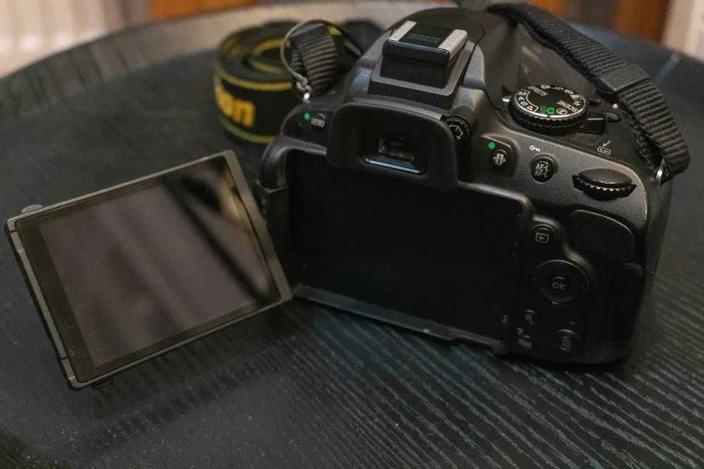 nikon d5100 + obiektyw NIKKOR 18-55mm