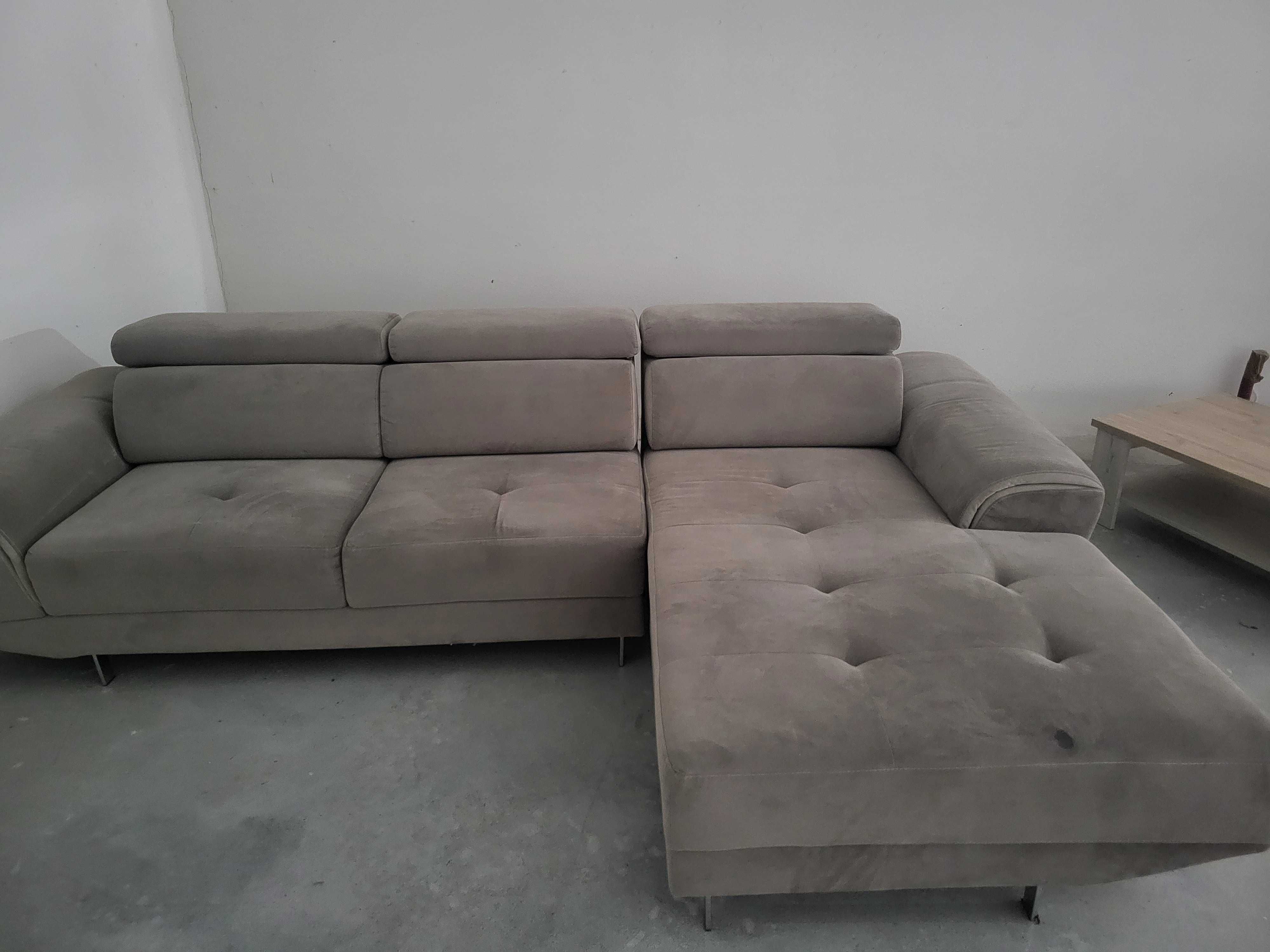 Sofá com chaise long