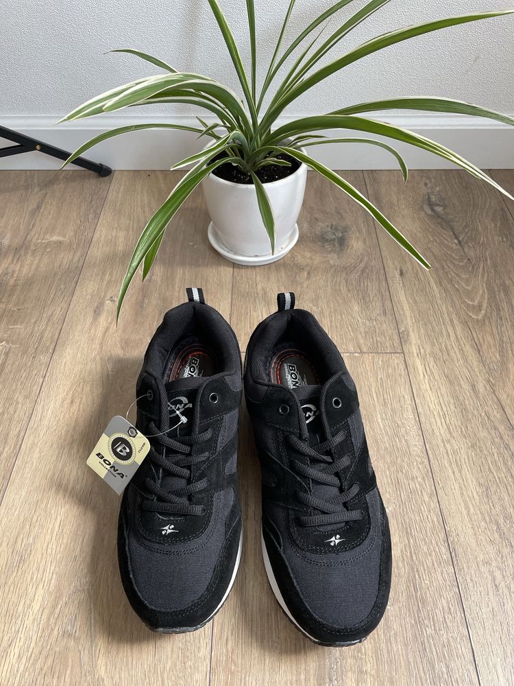 Новые мужские чёрные кроссовки Bona (размер 41, 26 см)