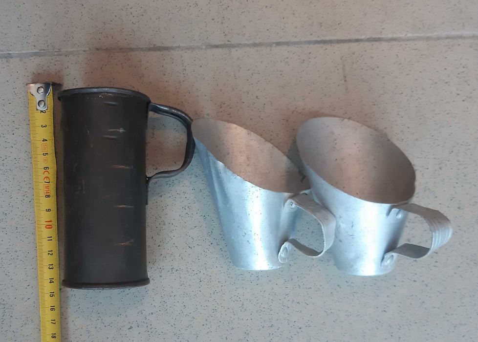 Antigos Recipientes de medição em alumínio