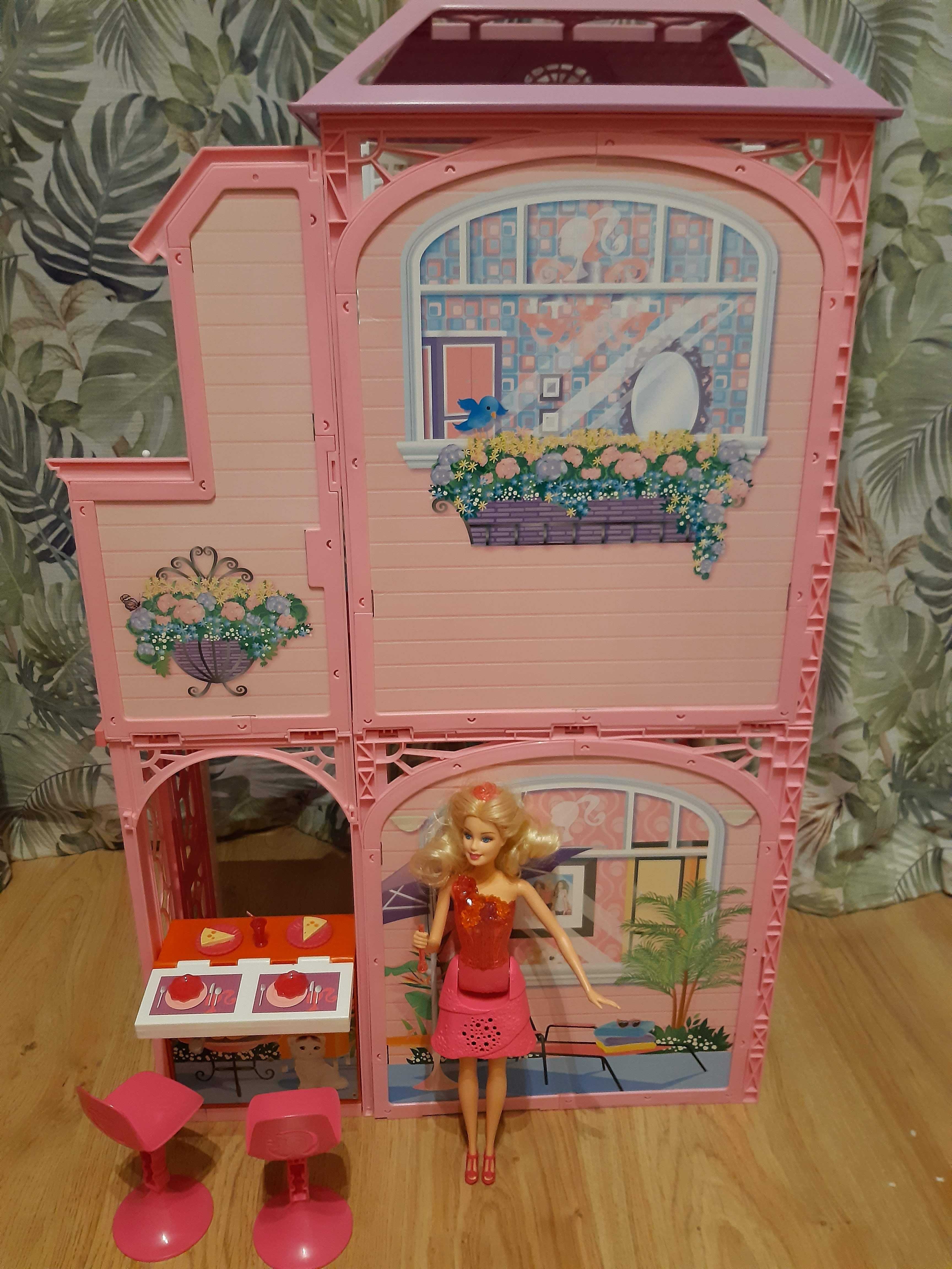 Casa da Barbie, com acessórios e boneca