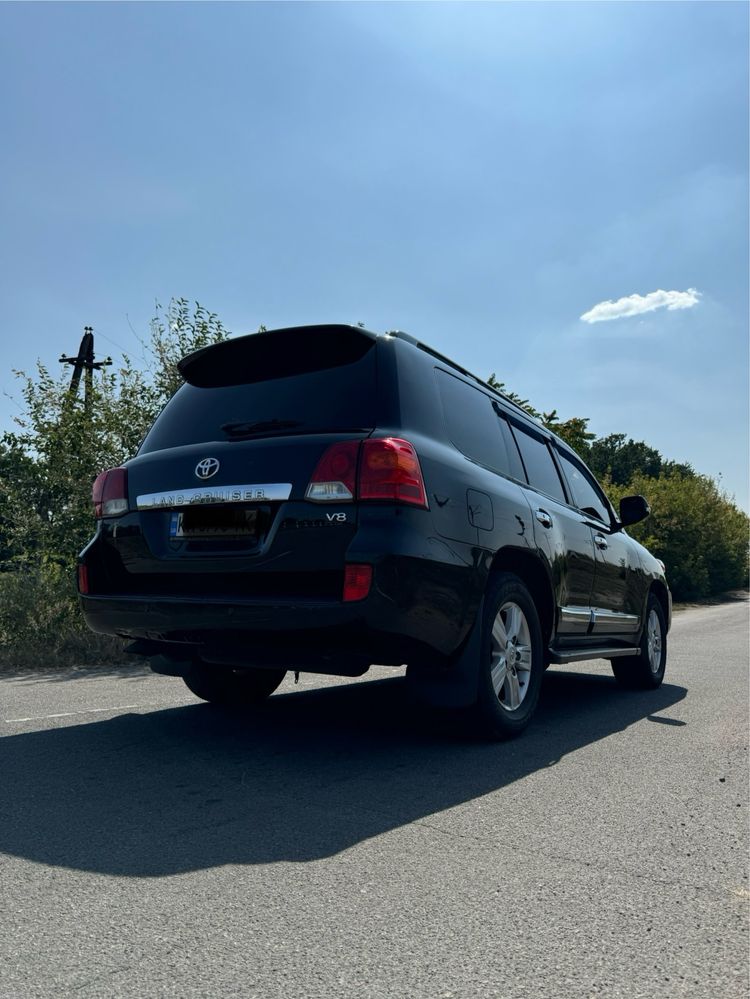 Продам Toyota Land Cruiser 200