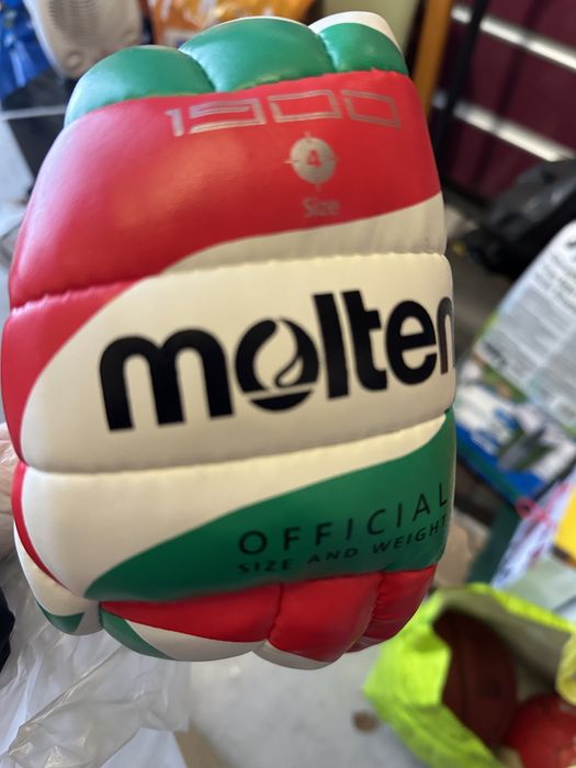 Pilka do siatkowki Molten 1900