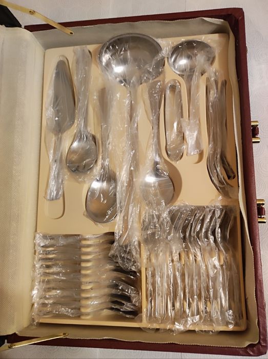 Zestaw sztućców w walizce firmy Kinghoff 72 szt. wysoki połysk