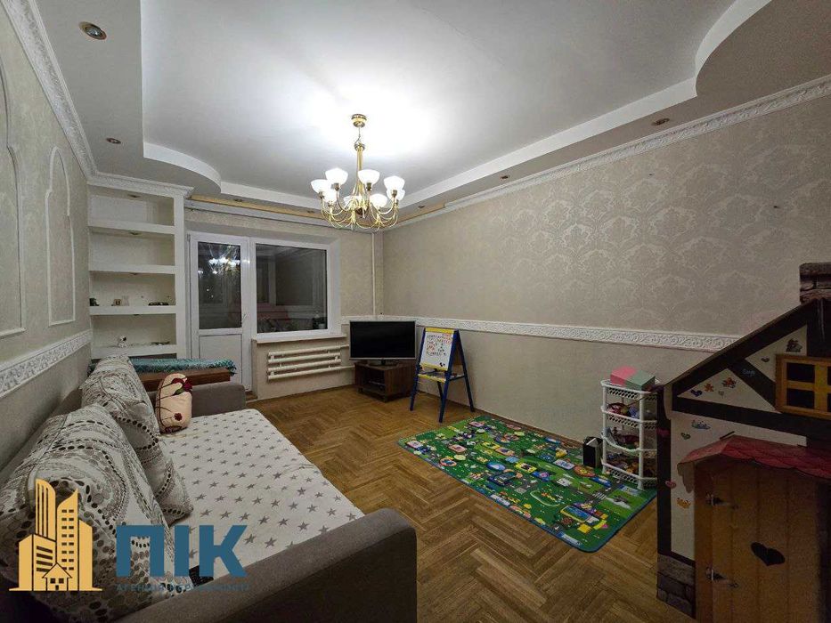 Без%! 3к біля метро, гарний ремонт, теплий будинок