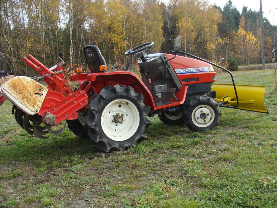 Traktorek japoński Yanmar Ke 2 z glebogryzarką i pługiem
