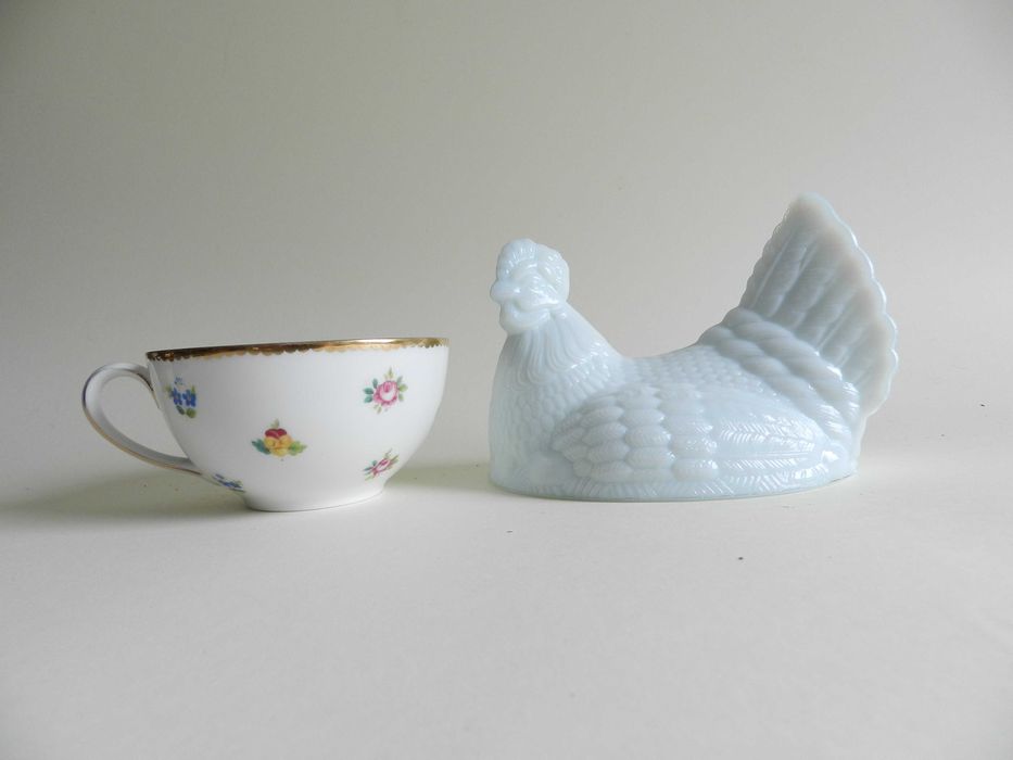 szklana średnia  kura biała lattimo tylko góra szkło PRL