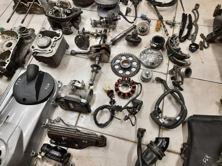 Piaggio FLY 125  3V silnik części 12-15r. Wał koło cylinder głowica