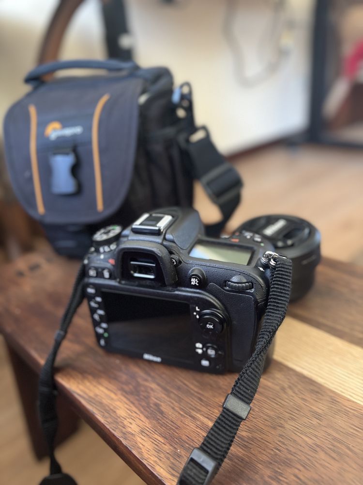 Camera Nikon D7100 + Objetiva Nikon AF-S DX Nikkor 35mm plus bolsa
