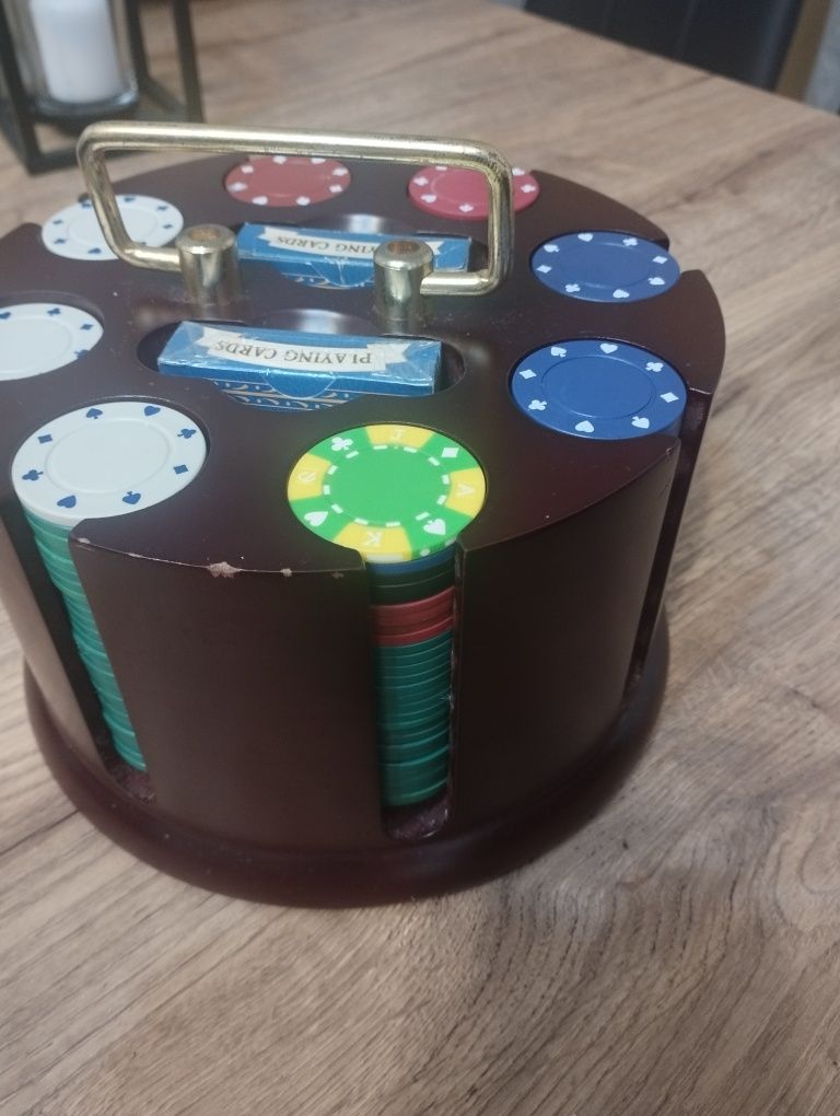 Stojak i zestaw żetonów  do pokera