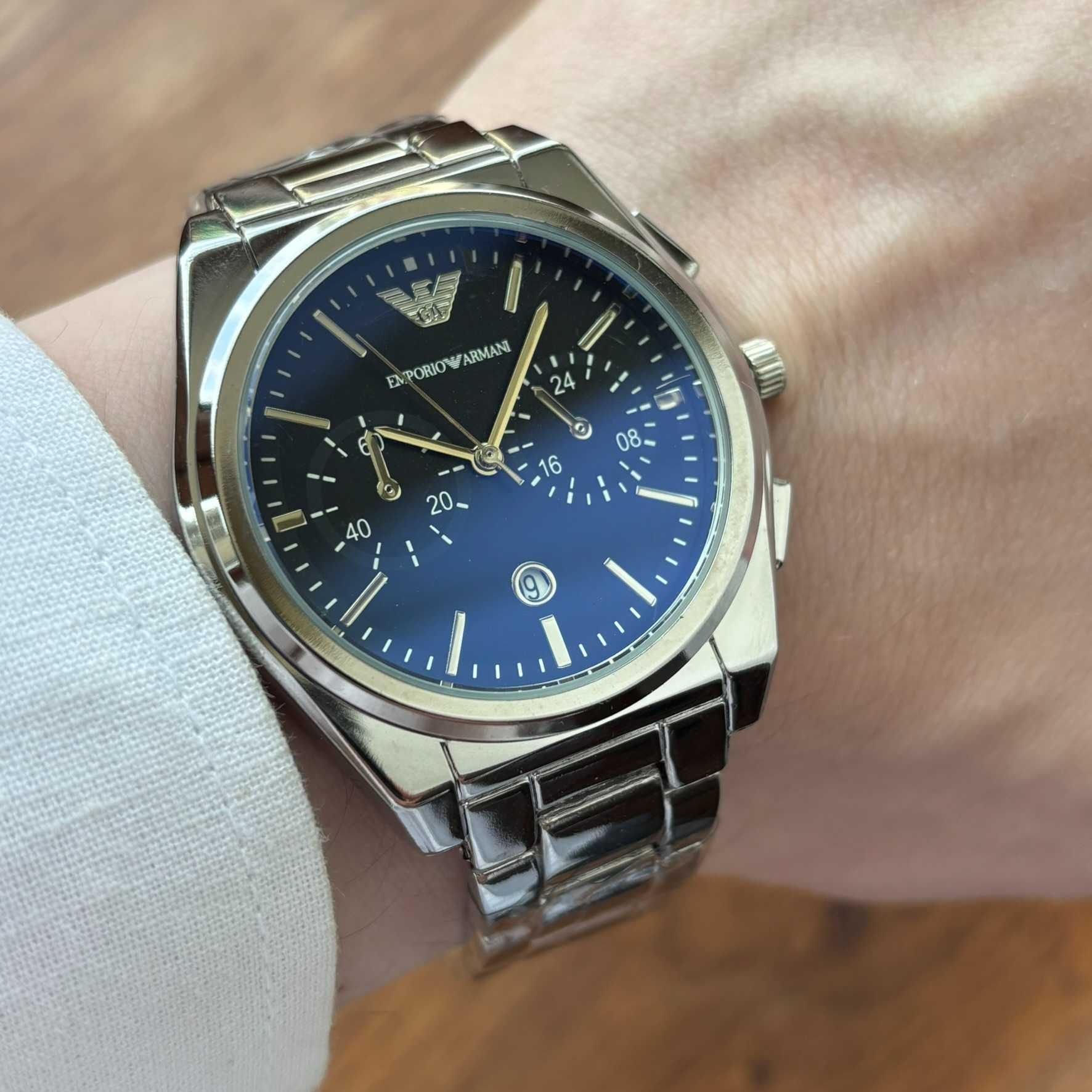 Чоловічий годинник Emporio Armani на браслеті срібного кольору з датою