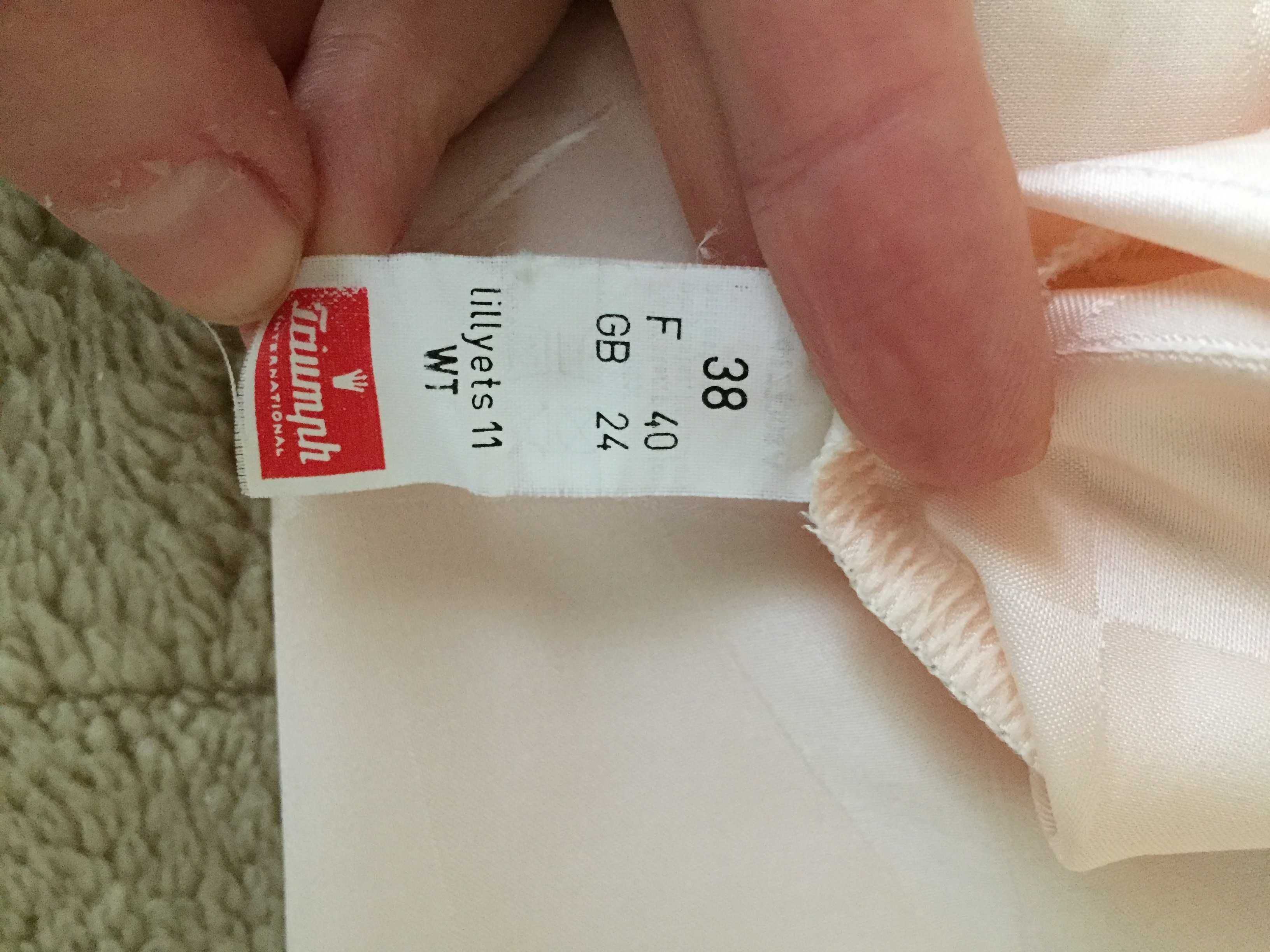 Top bieliźniany Triumph, rozmiar 38, bez wad