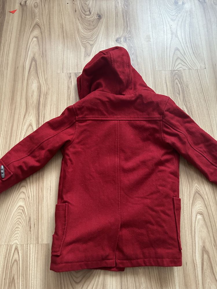 Wełniany czerwony płaszcz