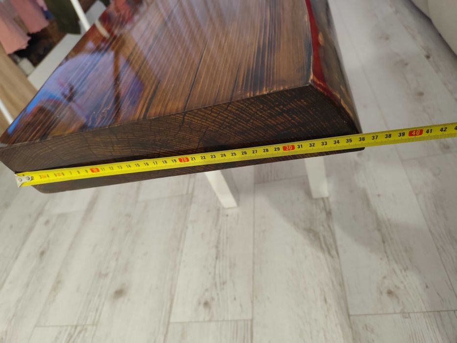 Blat łazienkowy  drewniany z żywicy .