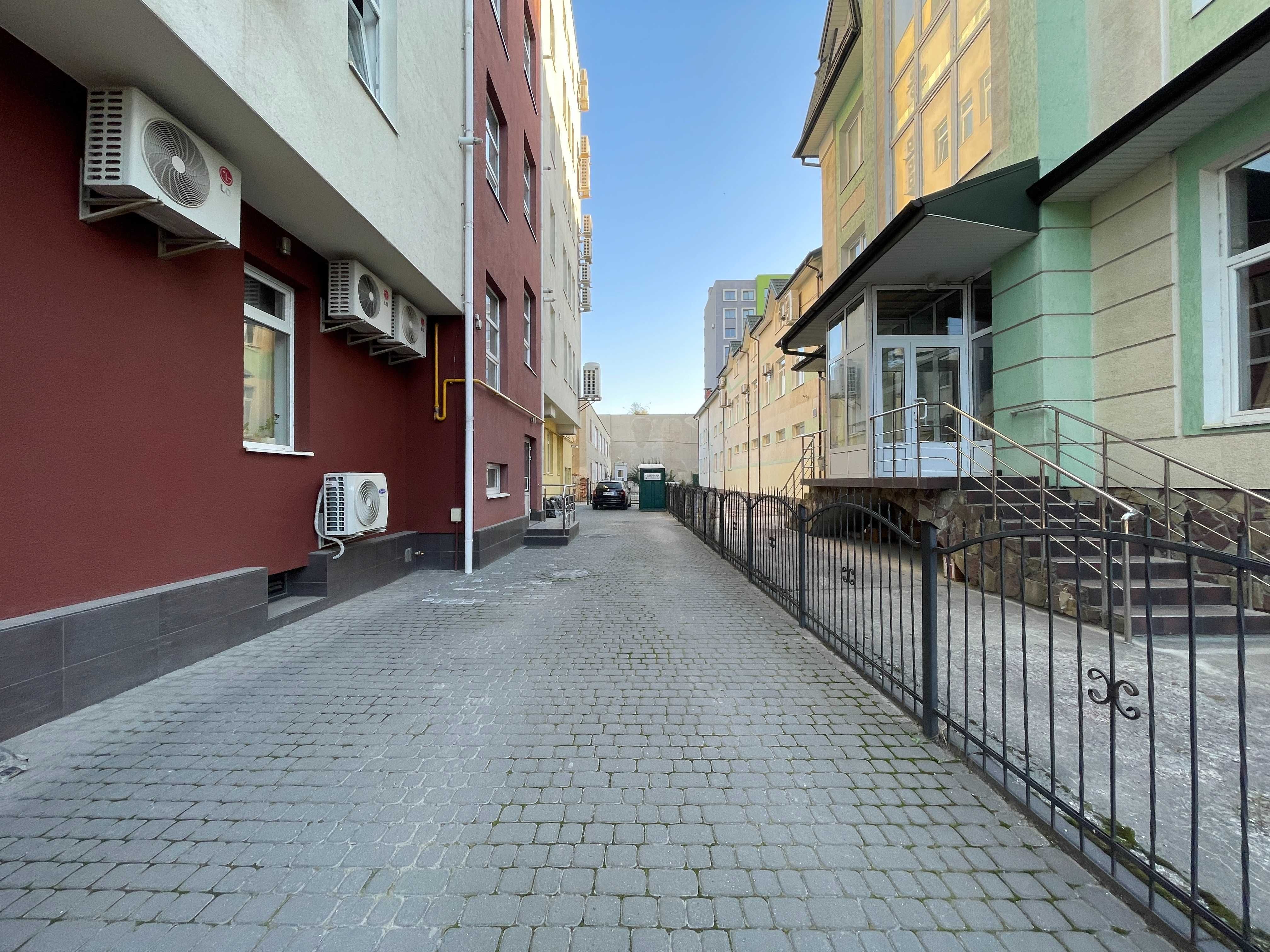 Оренда офісного приміщення, 228 м² за 12$/ м², на вул. Угорська