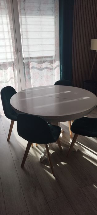 Sprzedam stół z krzesłami