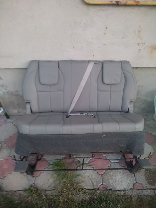 Задній диван kia carnival