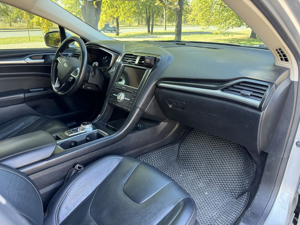 Продам FORD FUSION  2019
