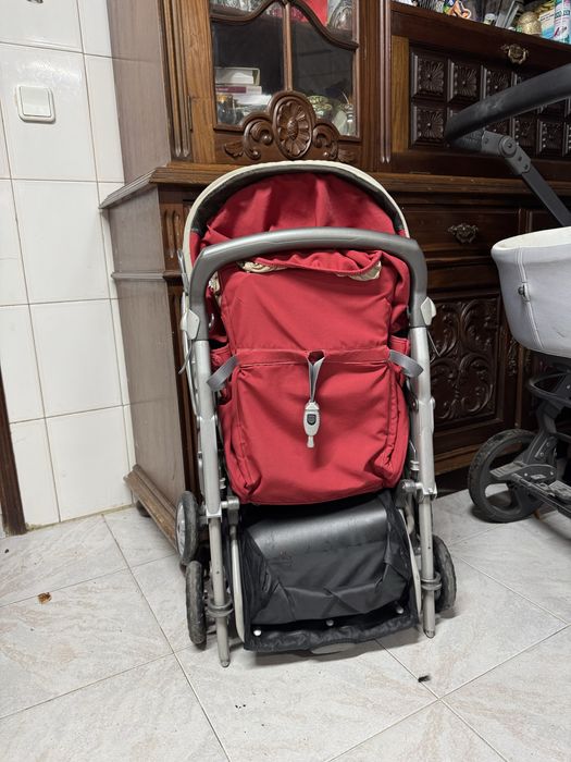 Carrinho de bebe marca Aria