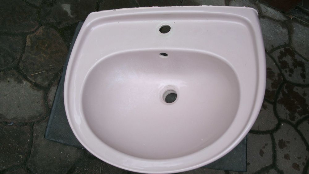 umywalka porcelanowa w kolorze wrzosowym