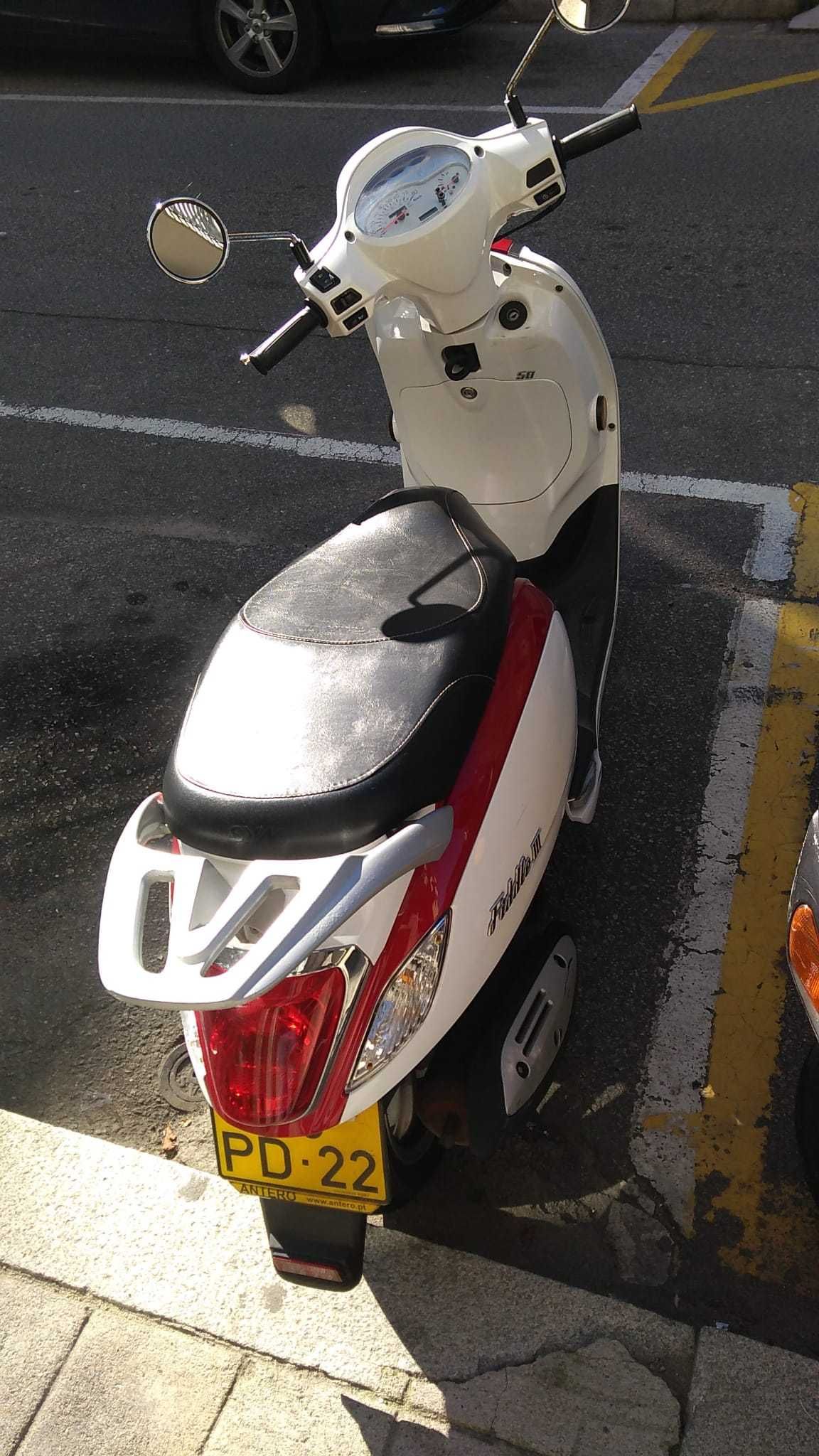 Vendo - Mota - Scooter - 50 cilindrada - Vespa - Sym