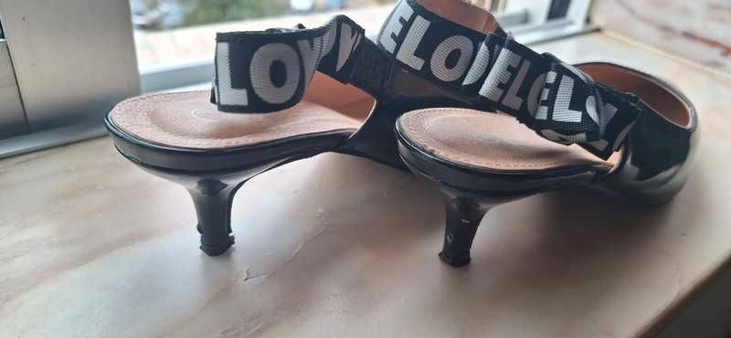 Sapatos pretos verniz