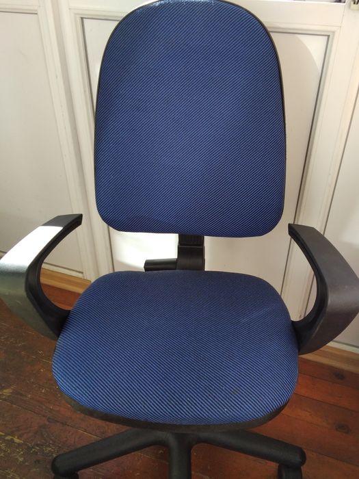 Офисный стул после кап ремонта все в рабочем состоянии