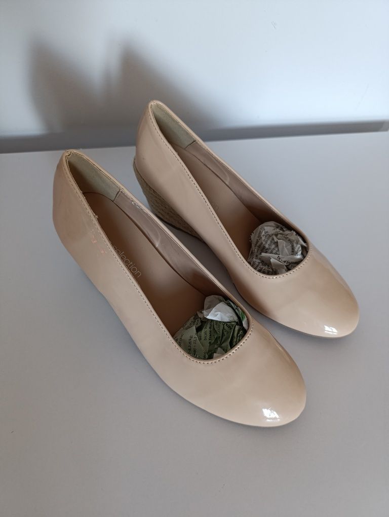 Sandałki na koturnie buty na koturnie lakierowane różowe