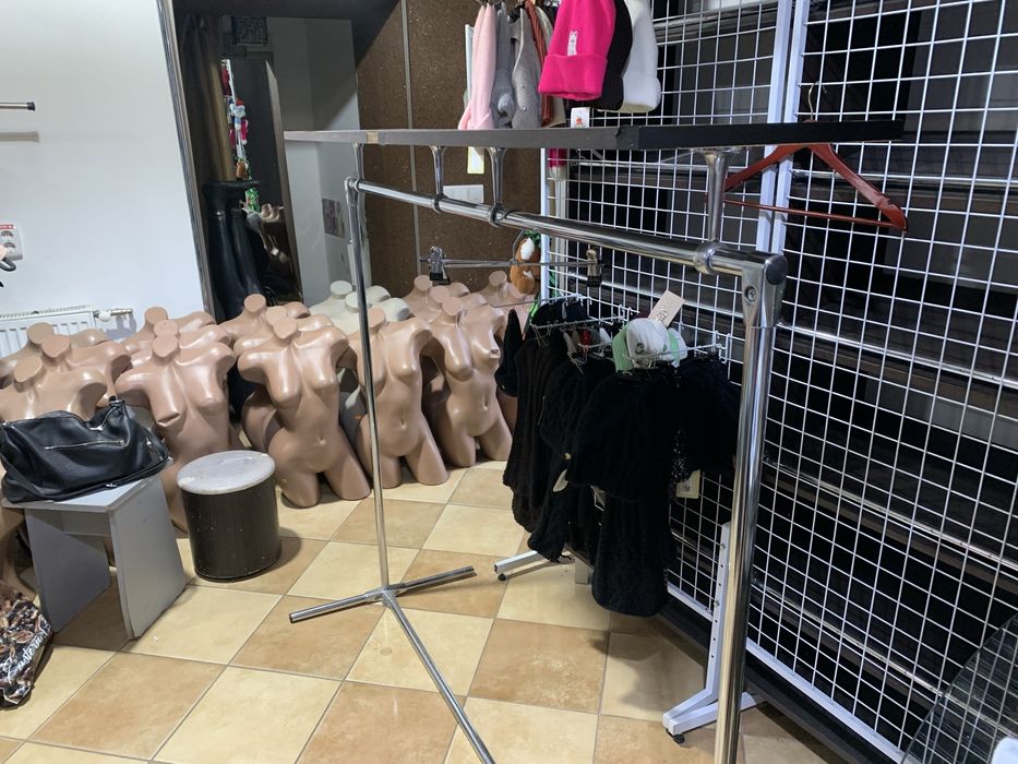 Продається стійка під одяг б/у(самовивіз)
