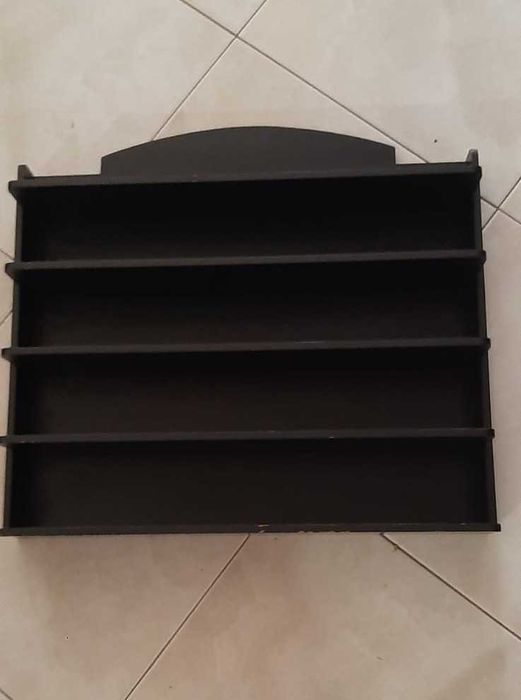 Vendo prateleiras para objetos de coleção