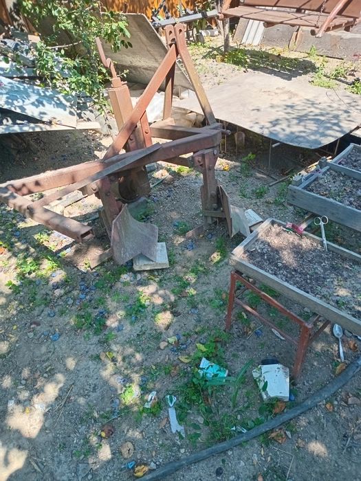 Продам плуг 2 корпусний