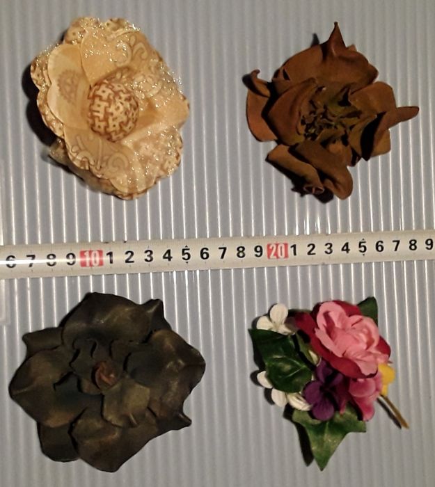 Alfinetes / Pregadeiras formato flor