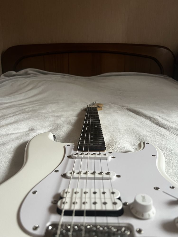 Електрогітара Fender Squier практично нова