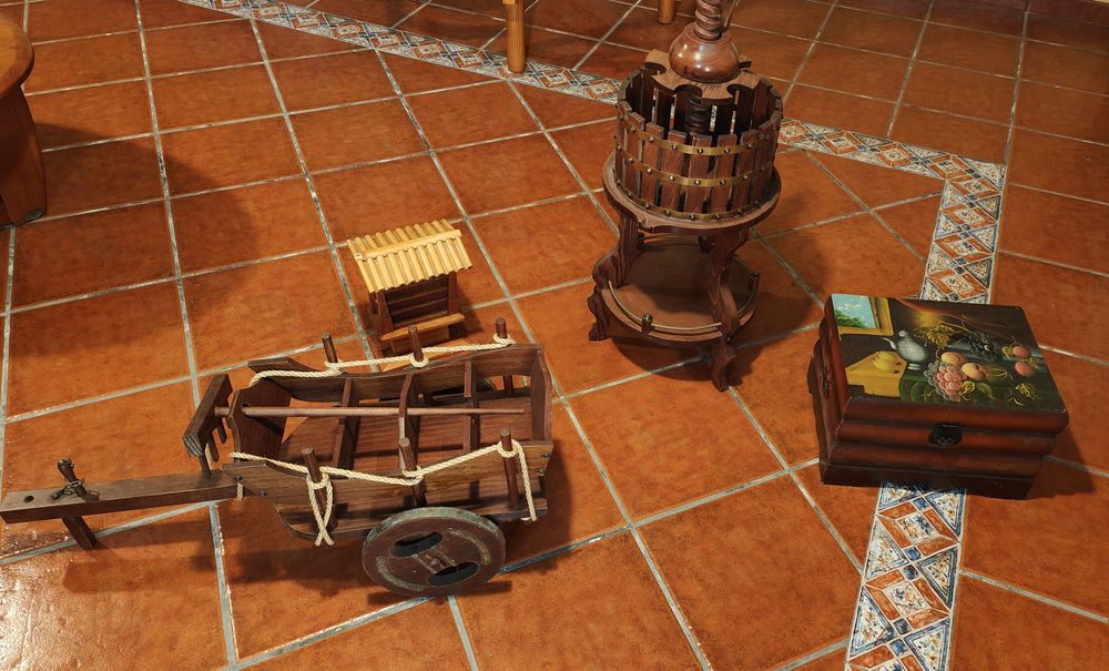 Peças Artesanato em madeira