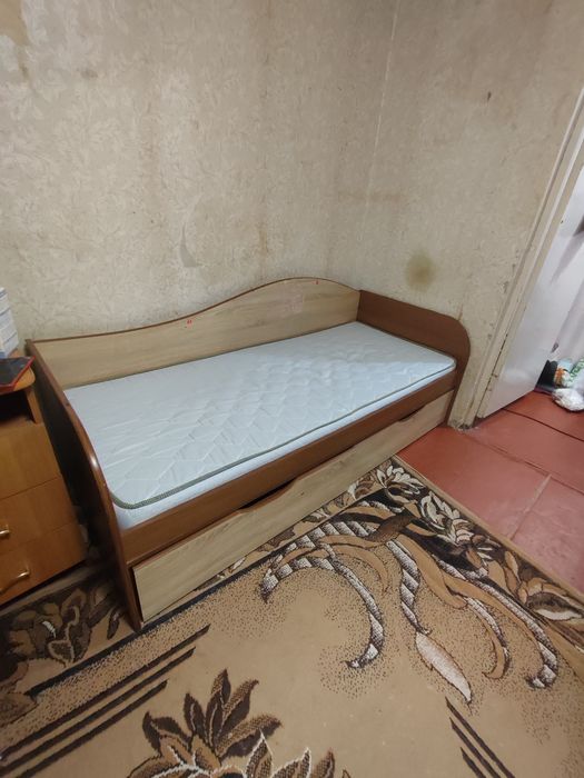 Продам ліжко одно спальне з матрацом